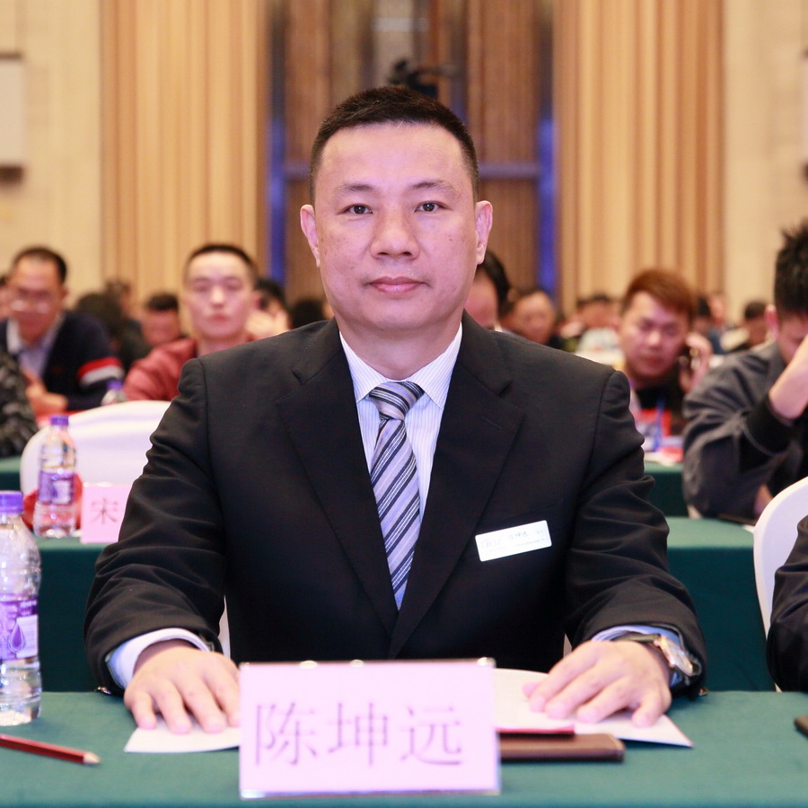 陈坤远（坐）_调整大小.JPG